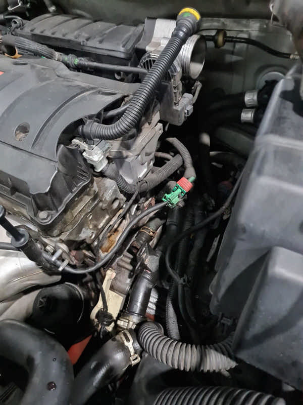 Cofre do motor desmontado