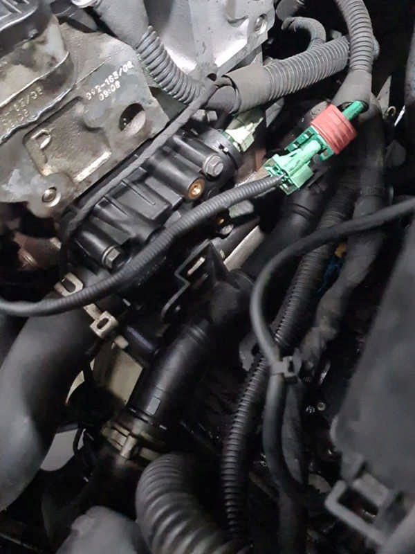 Válvula termostática nova instalada no motor