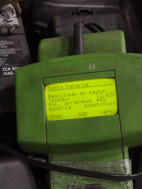 Não fique na mão: faça o teste de bateria conosco. Este aparelho de teste de bateria é muito útil para determinar o estado das baterias.